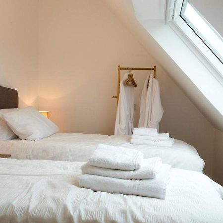 Remarkable 2-Bed Apartment In Culross Exterior photo