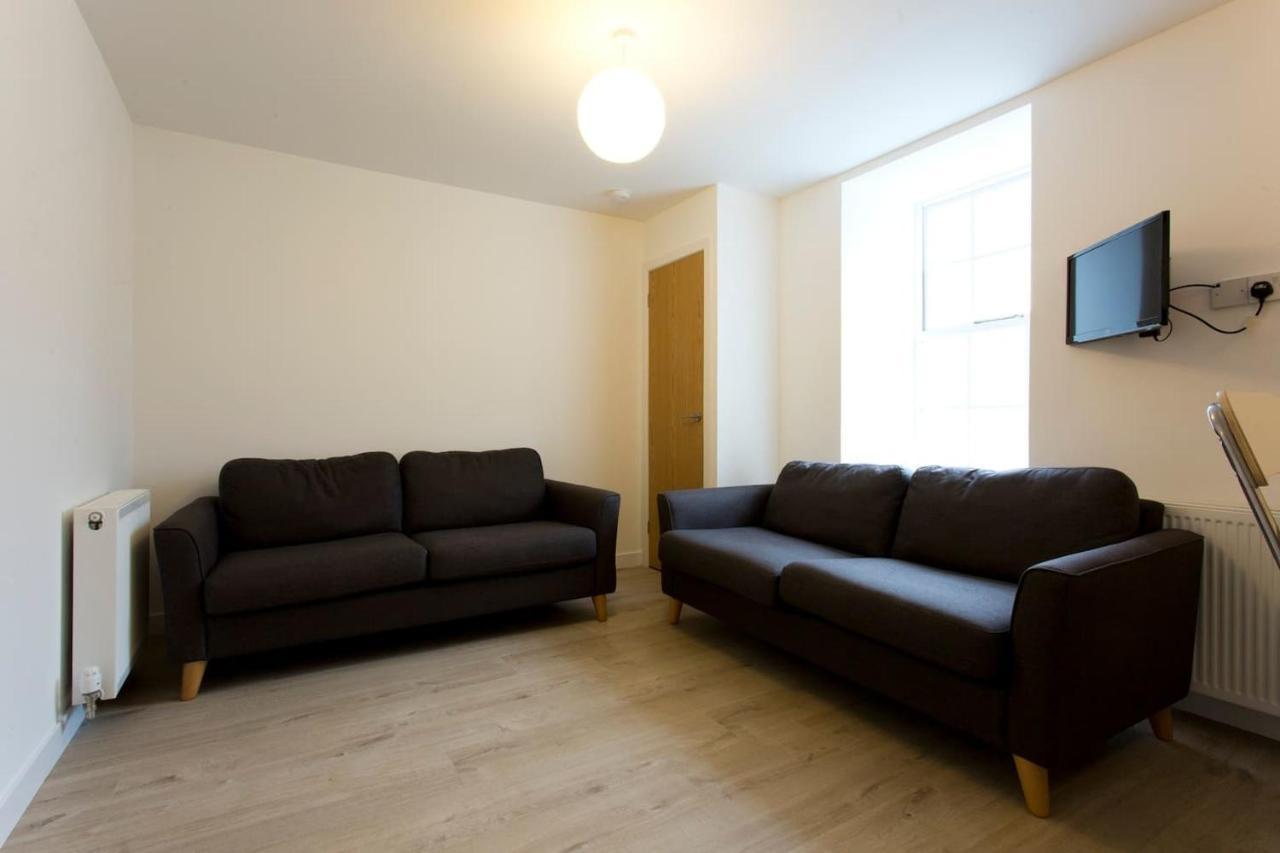 Remarkable 2-Bed Apartment In Culross Exterior photo